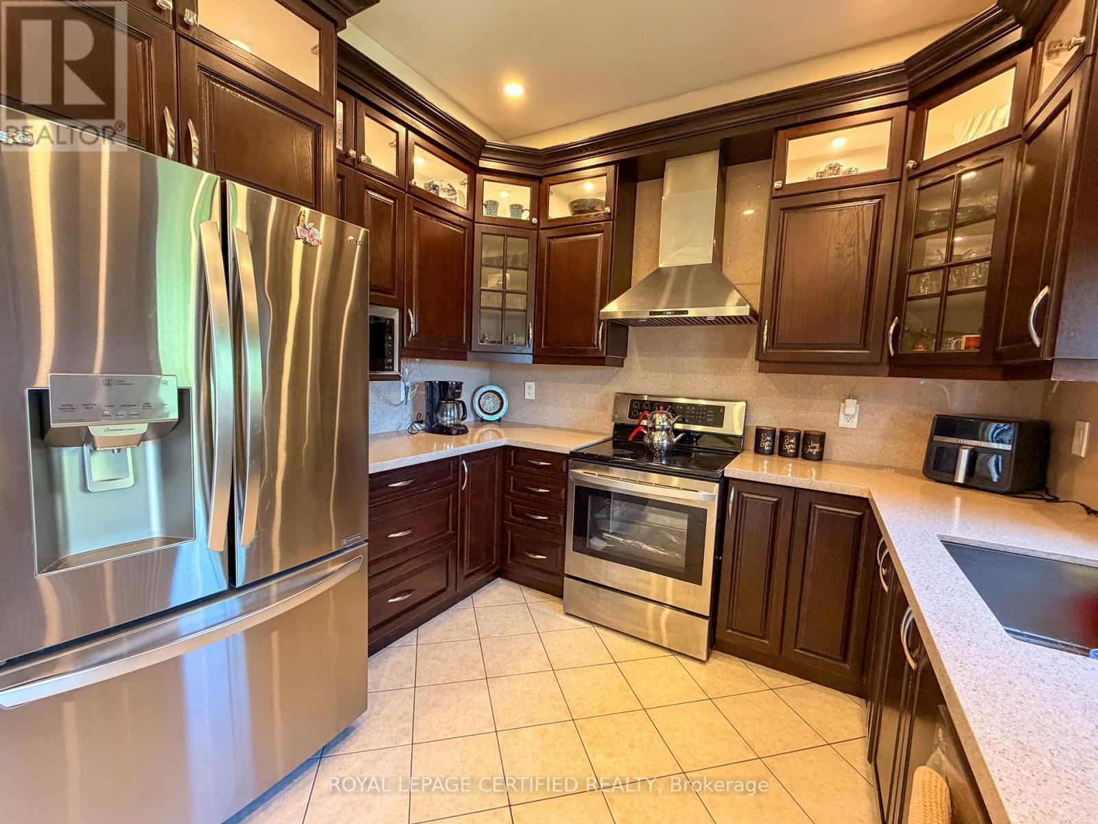 7349 Zinnia Place, Mississauga, Ontario  L5W 1K6 - Photo 12 - W13416110