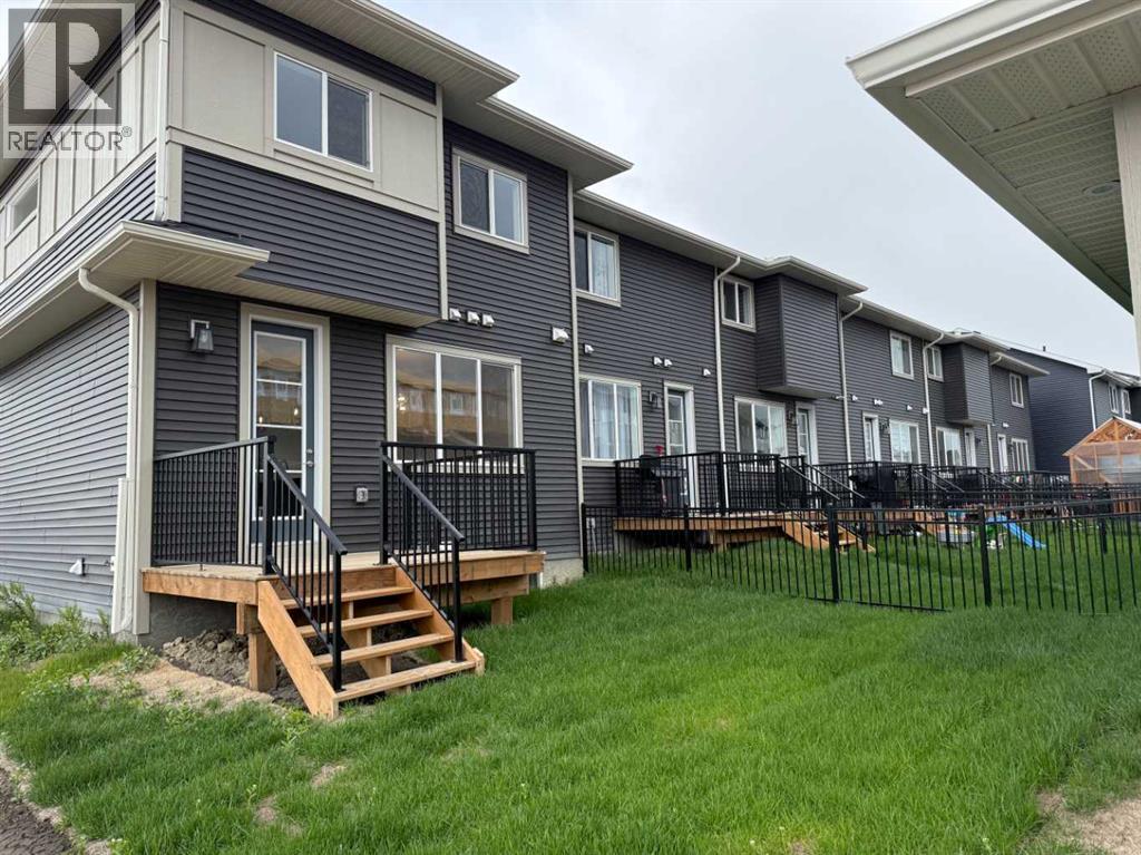 302 Sundown Road, Cochrane, Alberta  T4C 3H2 - Photo 5 - A2256036
