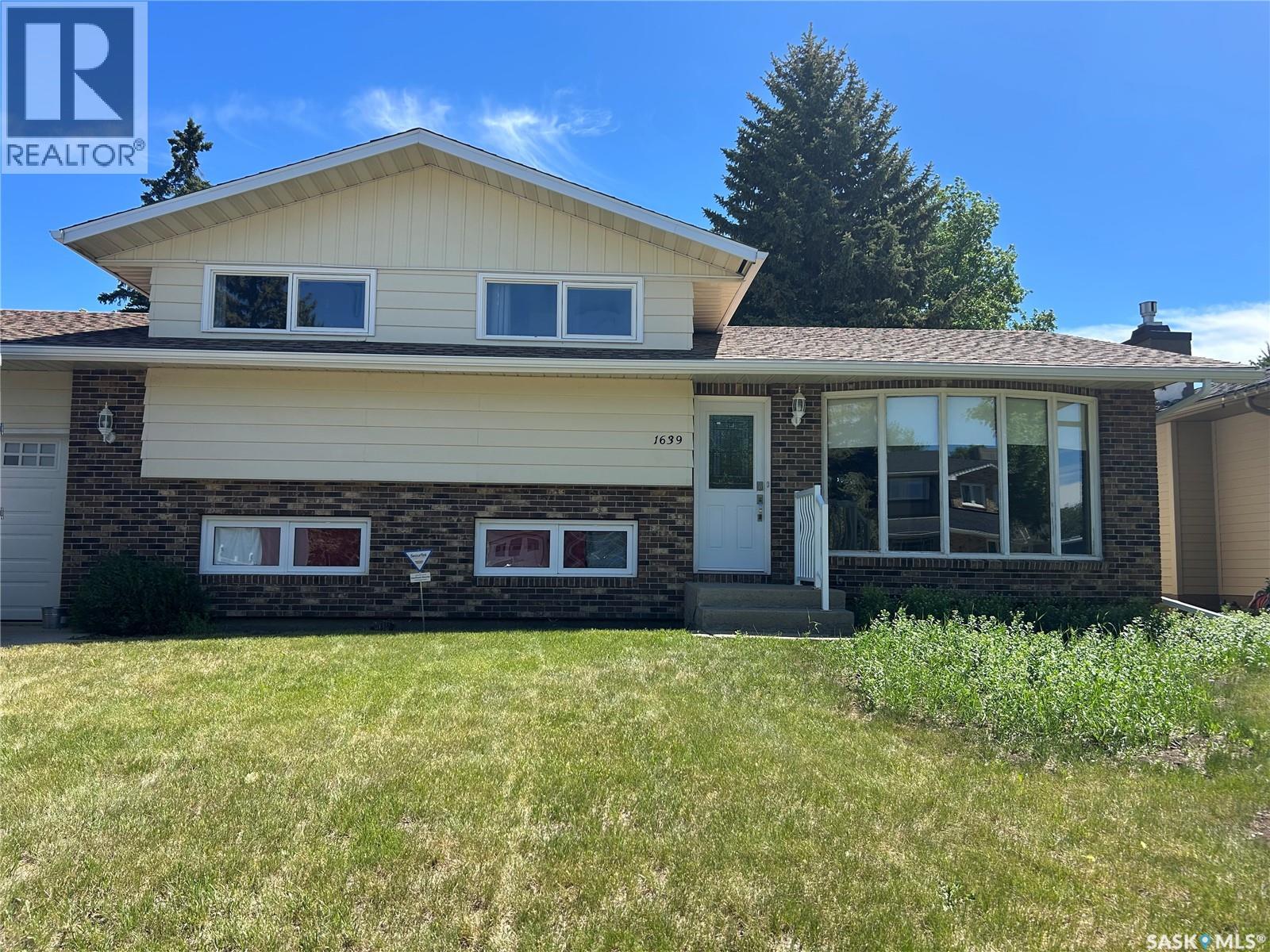 1639 11th Avenue Nw, Moose Jaw, Saskatchewan  S6H 6M5 - Photo 1 - SK038655