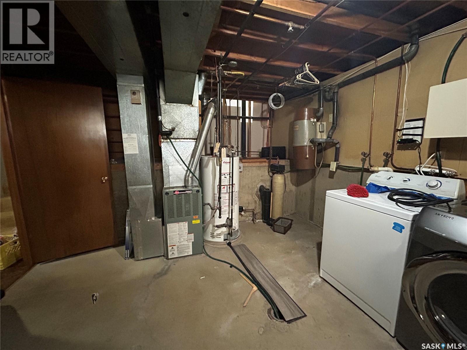 1639 11th Avenue Nw, Moose Jaw, Saskatchewan  S6H 6M5 - Photo 32 - SK038655