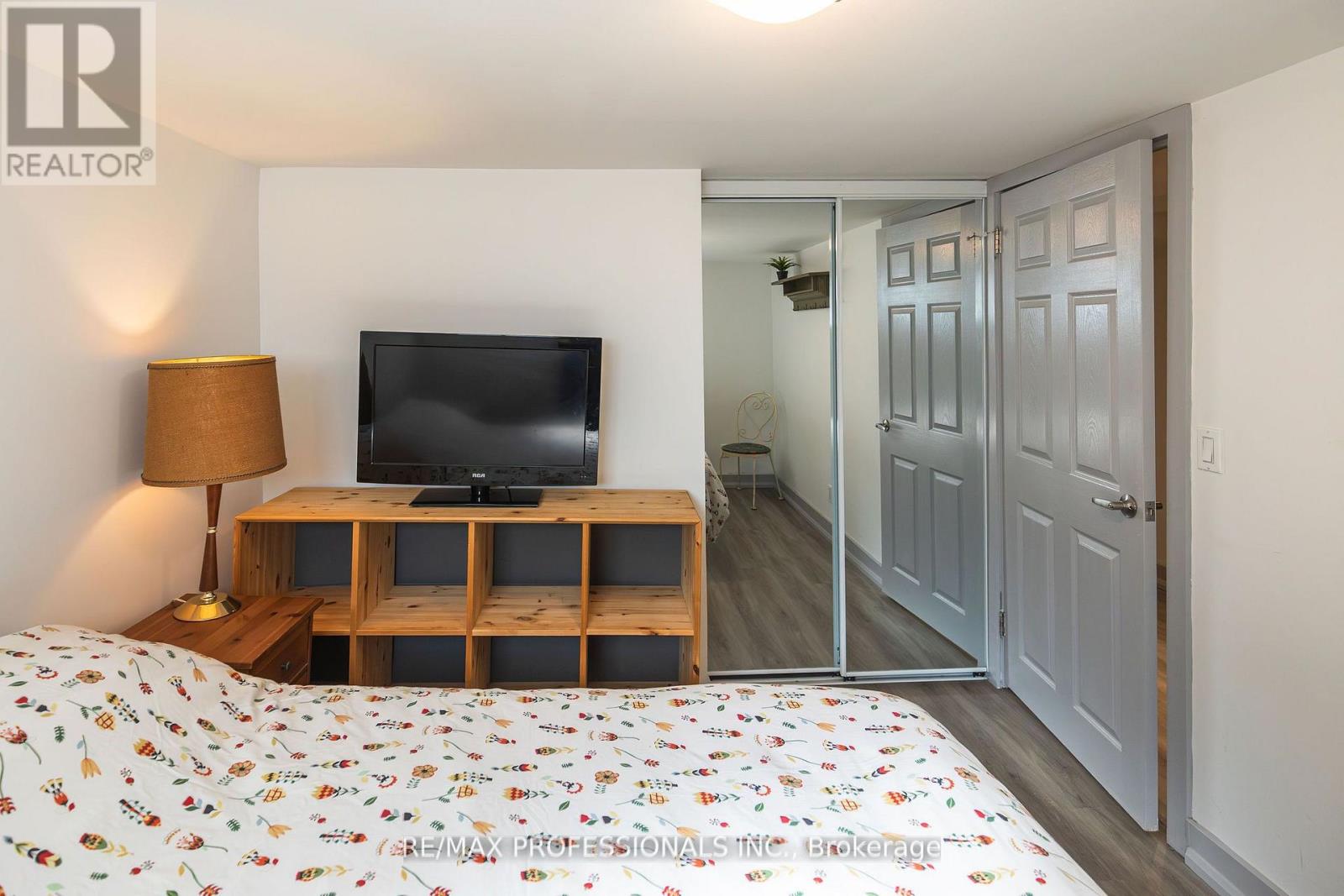 Lower - 627 Christie Street, Toronto, Ontario  M6G 3E6 - Photo 11 - C13416970
