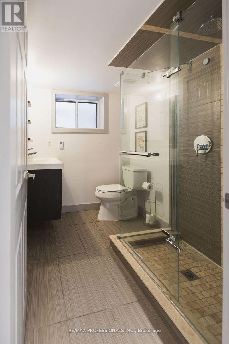 Lower - 627 Christie Street, Toronto, Ontario  M6G 3E6 - Photo 12 - C13416970
