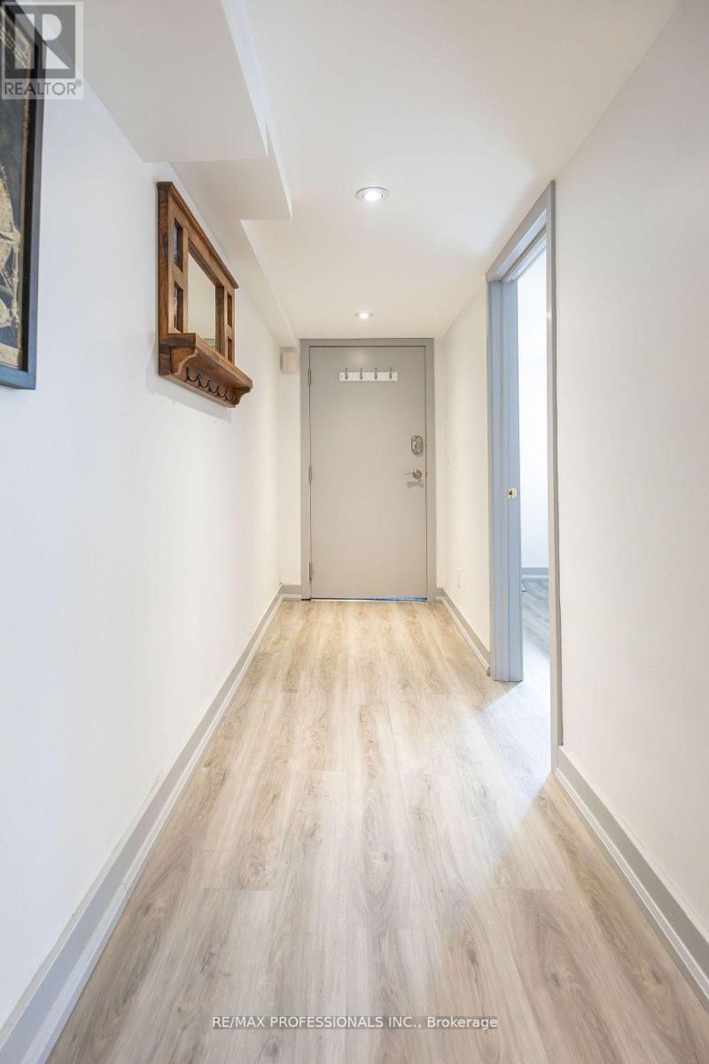 Lower - 627 Christie Street, Toronto, Ontario  M6G 3E6 - Photo 2 - C13416970