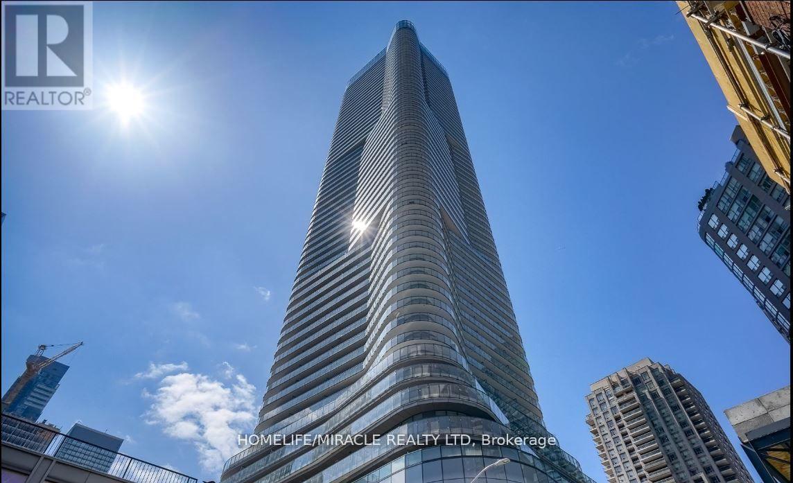 3910 - 11 WELLESLEY STREET W, Toronto, Ontario