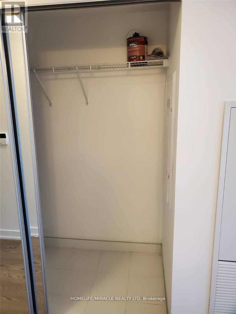 3910 - 11 Wellesley Street W, Toronto, Ontario  M4Y 0G4 - Photo 6 - C13417002