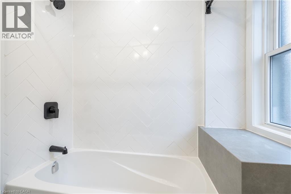 204 Balsam Avenue S, Hamilton, Ontario  L8M 3B8 - Photo 29 - 40837352