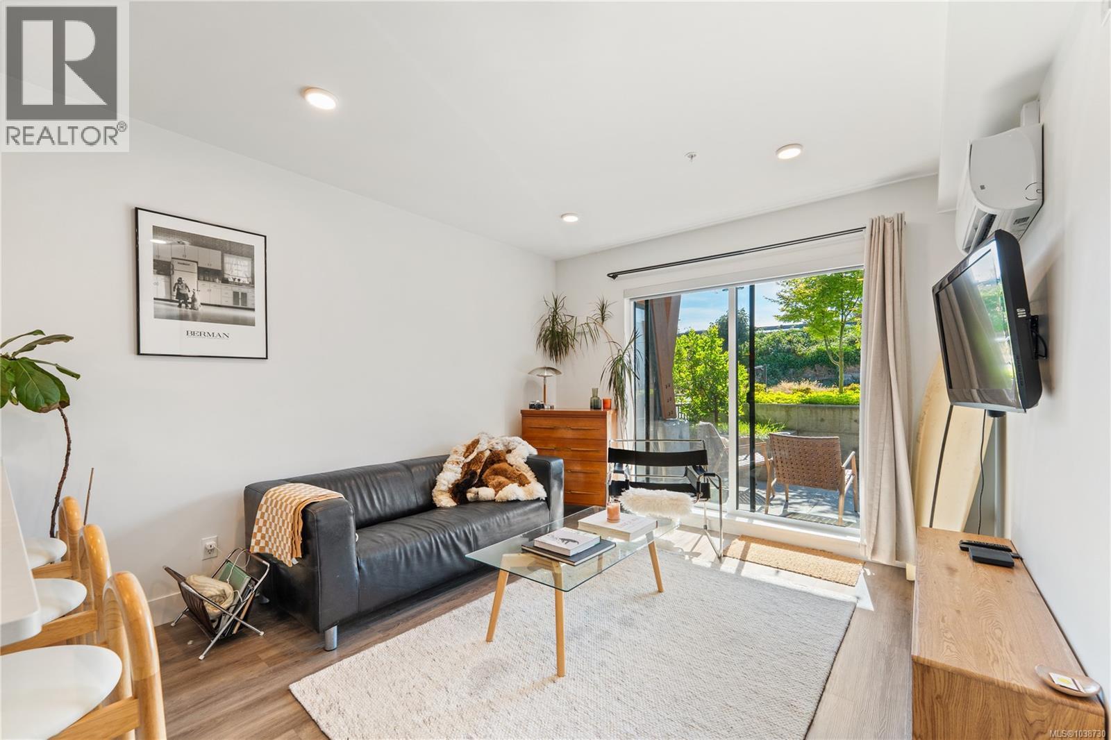 102 135 Haliburton St, Nanaimo, British Columbia  V9R 4V9 - Photo 4 - 1038730
