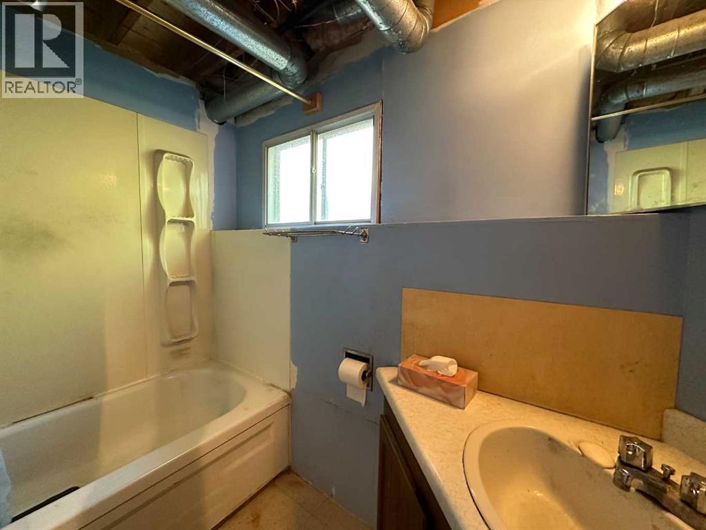 5406 54 Street, Ponoka, Alberta  T4L 1L9 - Photo 11 - A2319089