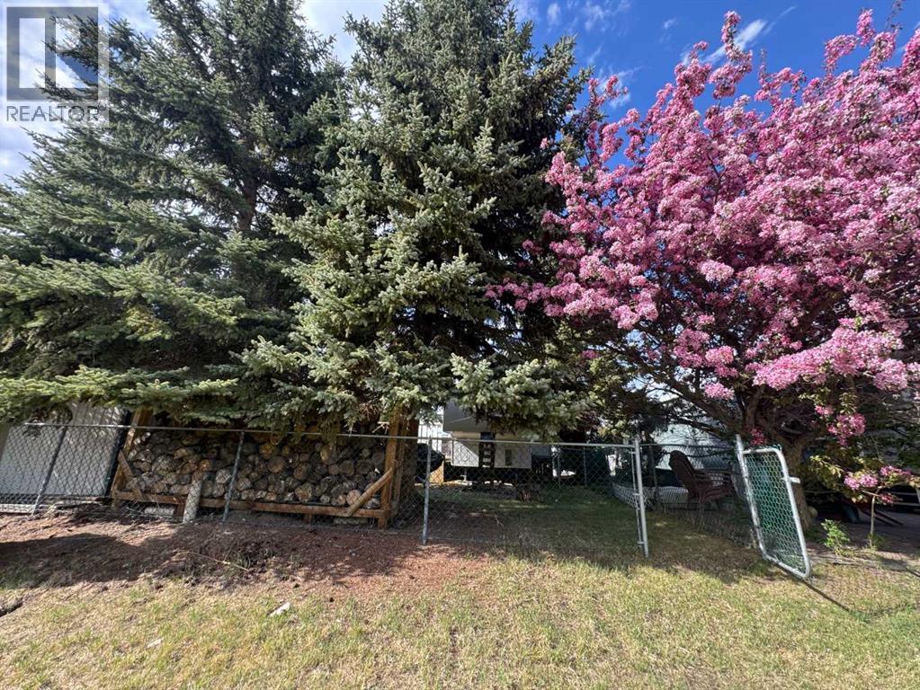 220, 2540 Township Road 353, Rural Red Deer County, Alberta  T4G 0K6 - Photo 3 - A2314821