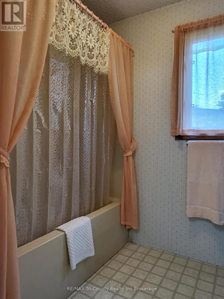 21 5th Street, Norfolk, Ontario  N4B 2W6 - Photo 12 - X13417276