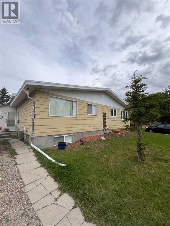 62 Carleton Road W, Lethbridge, Alberta  t1k 3X5 - Photo 1 - A2319139