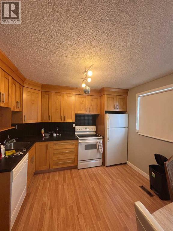 62 Carleton Road W, Lethbridge, Alberta  t1k 3X5 - Photo 2 - A2319139