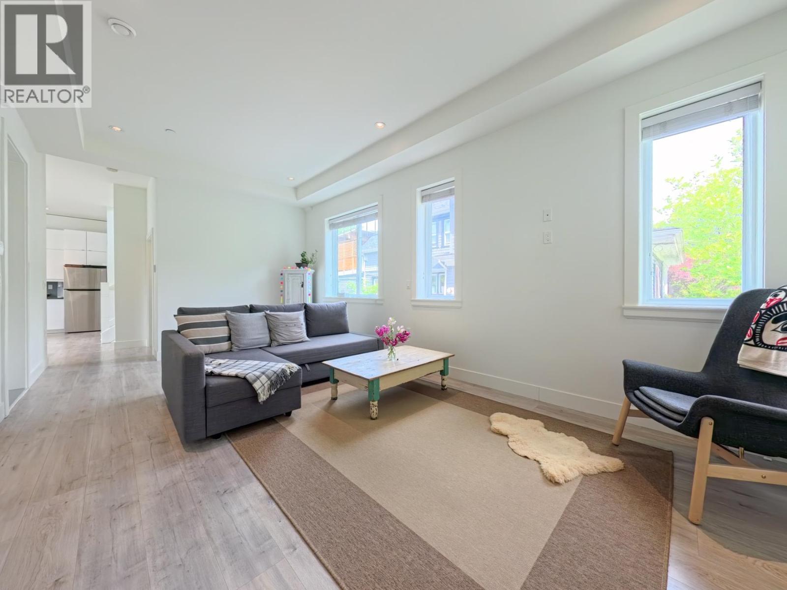 5855 St. George Street, Vancouver, British Columbia  V5W 2Y4 - Photo 4 - R3133314