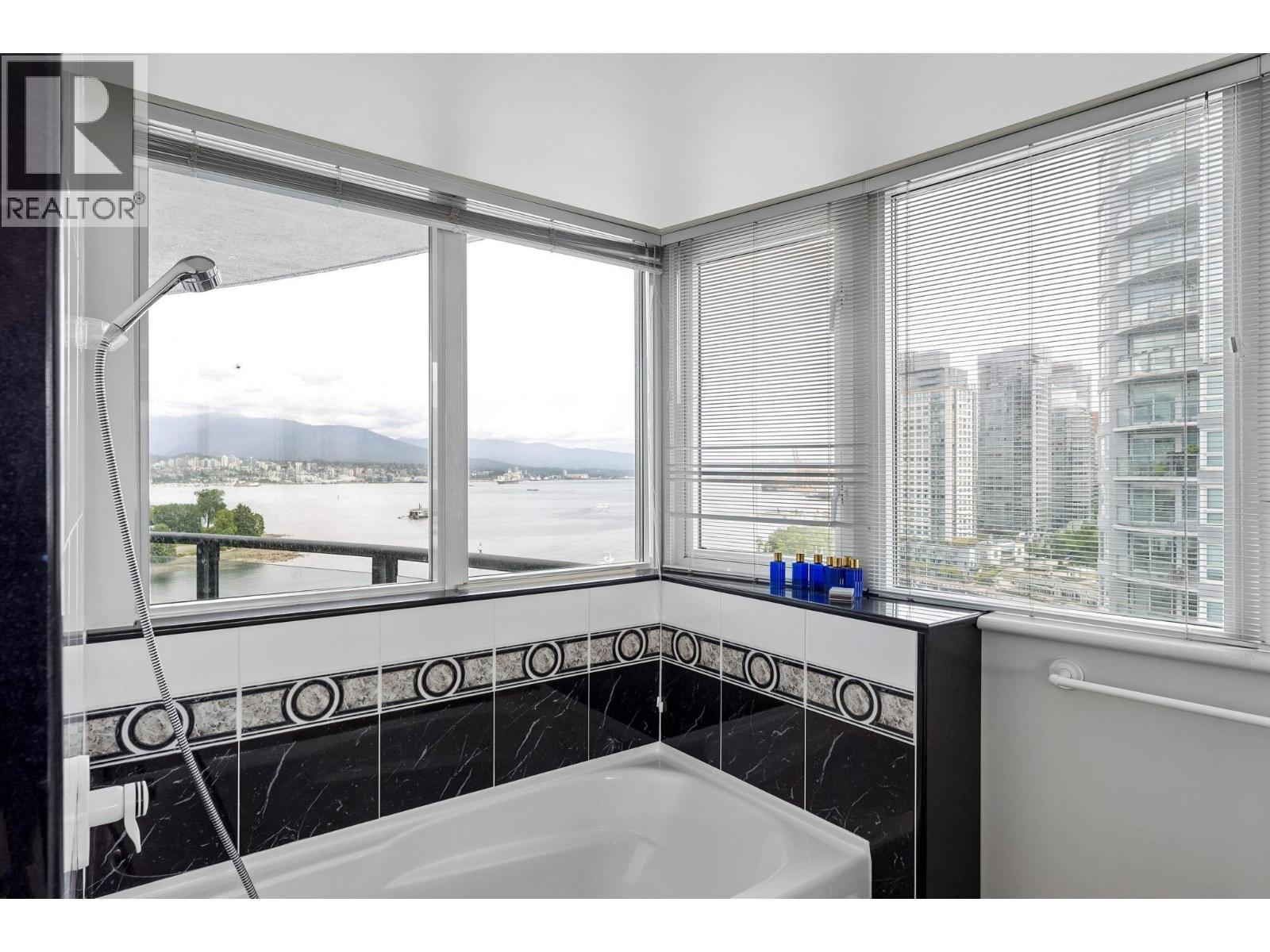 1703 560 Cardero Street, Vancouver, British Columbia  V6G 3E9 - Photo 15 - R3133532
