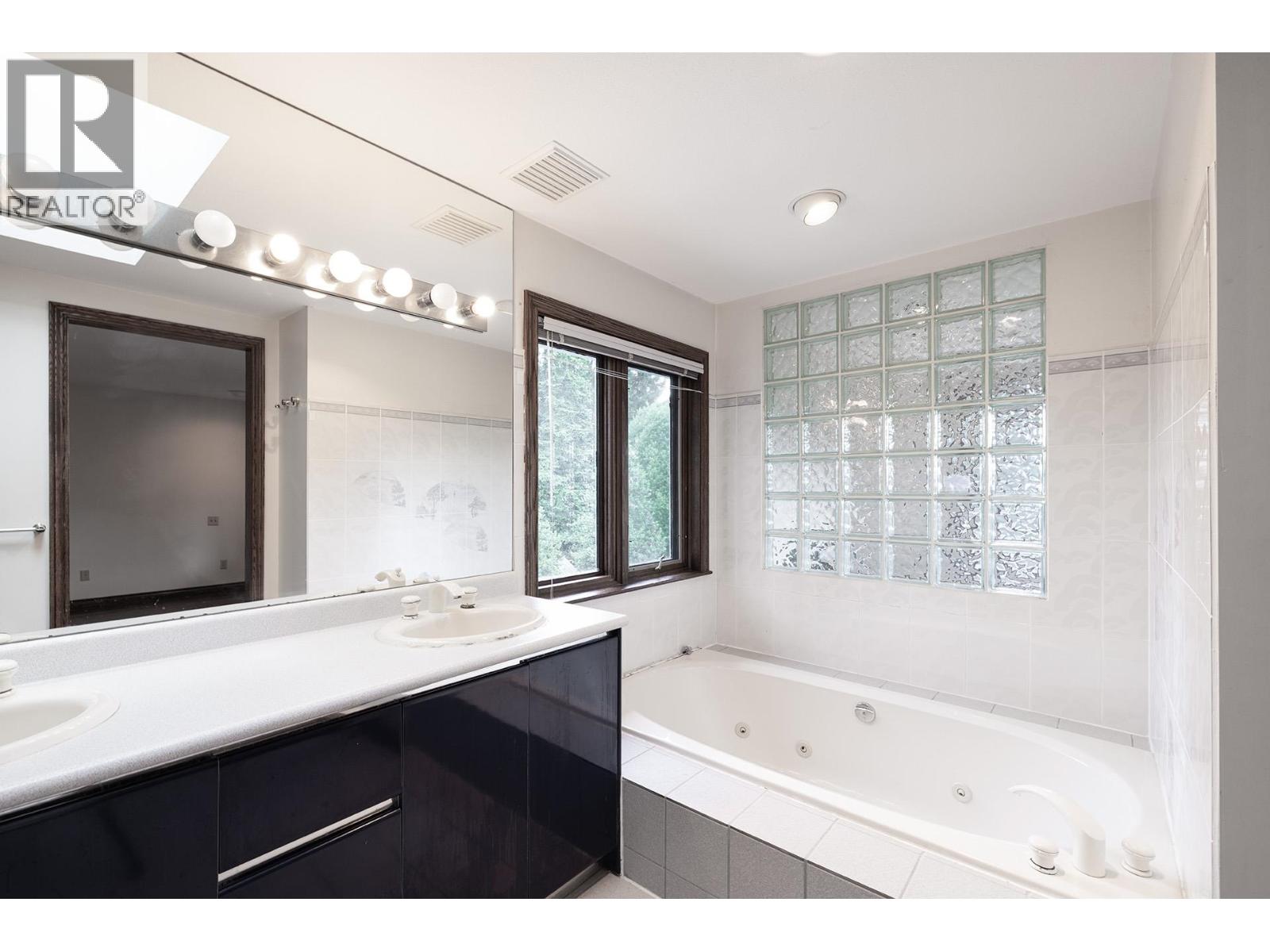 7943 Rosewood Street, Burnaby, British Columbia  V5E 2H4 - Photo 14 - R3133563