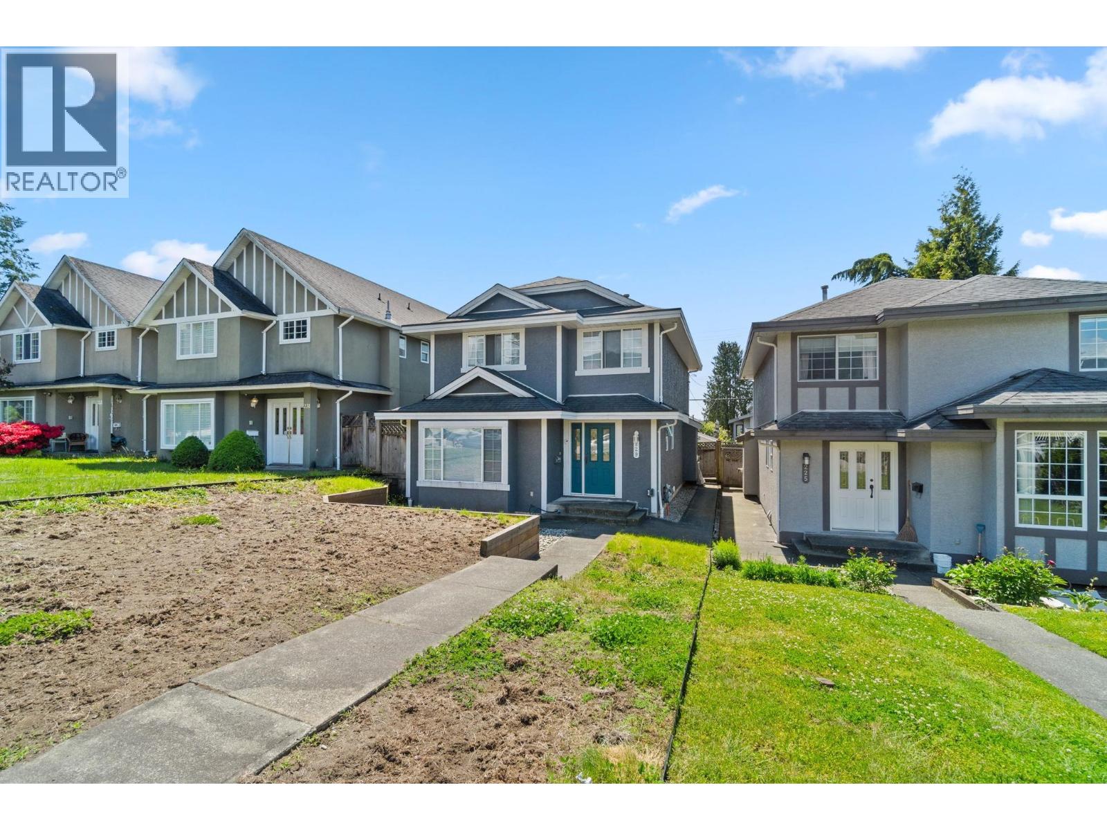 229 E 20th Street, North Vancouver, British Columbia  V7L 3A6 - Photo 2 - R3133586