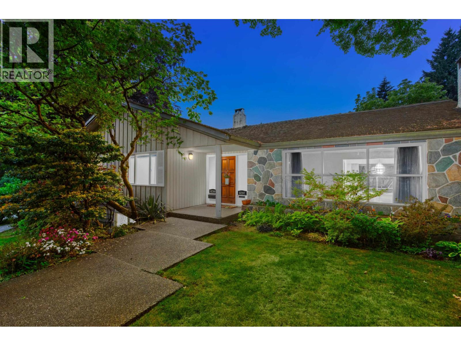 6297 Mackenzie Street, Vancouver, British Columbia  V6N 1H4 - Photo 2 - R3133598