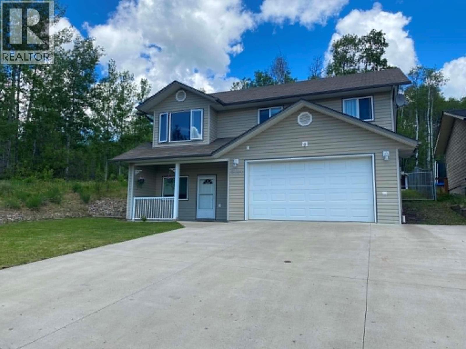 5404 Hillside Avenue, Chetwynd, British Columbia  V0C 1J0 - Photo 1 - 10390745