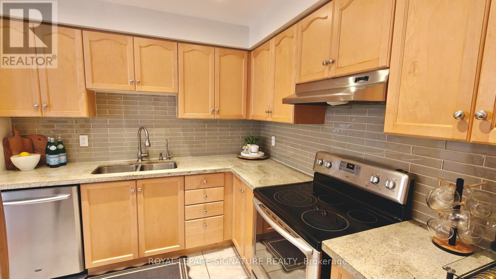 14 Ostick Street, Aurora, Ontario  L4G 7G2 - Photo 4 - N13417314