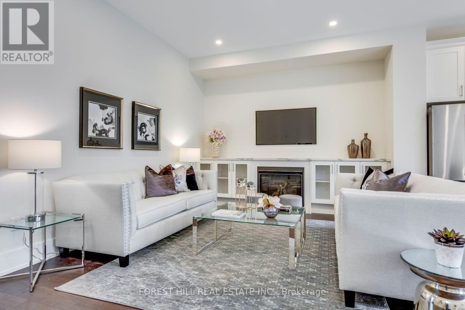727 EBONY AVENUE, Mississauga, Ontario