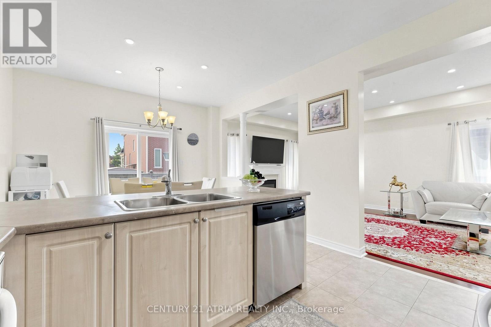 15 Paulgrave Avenue, Georgina, Ontario  L4P 0C3 - Photo 8 - N13417328