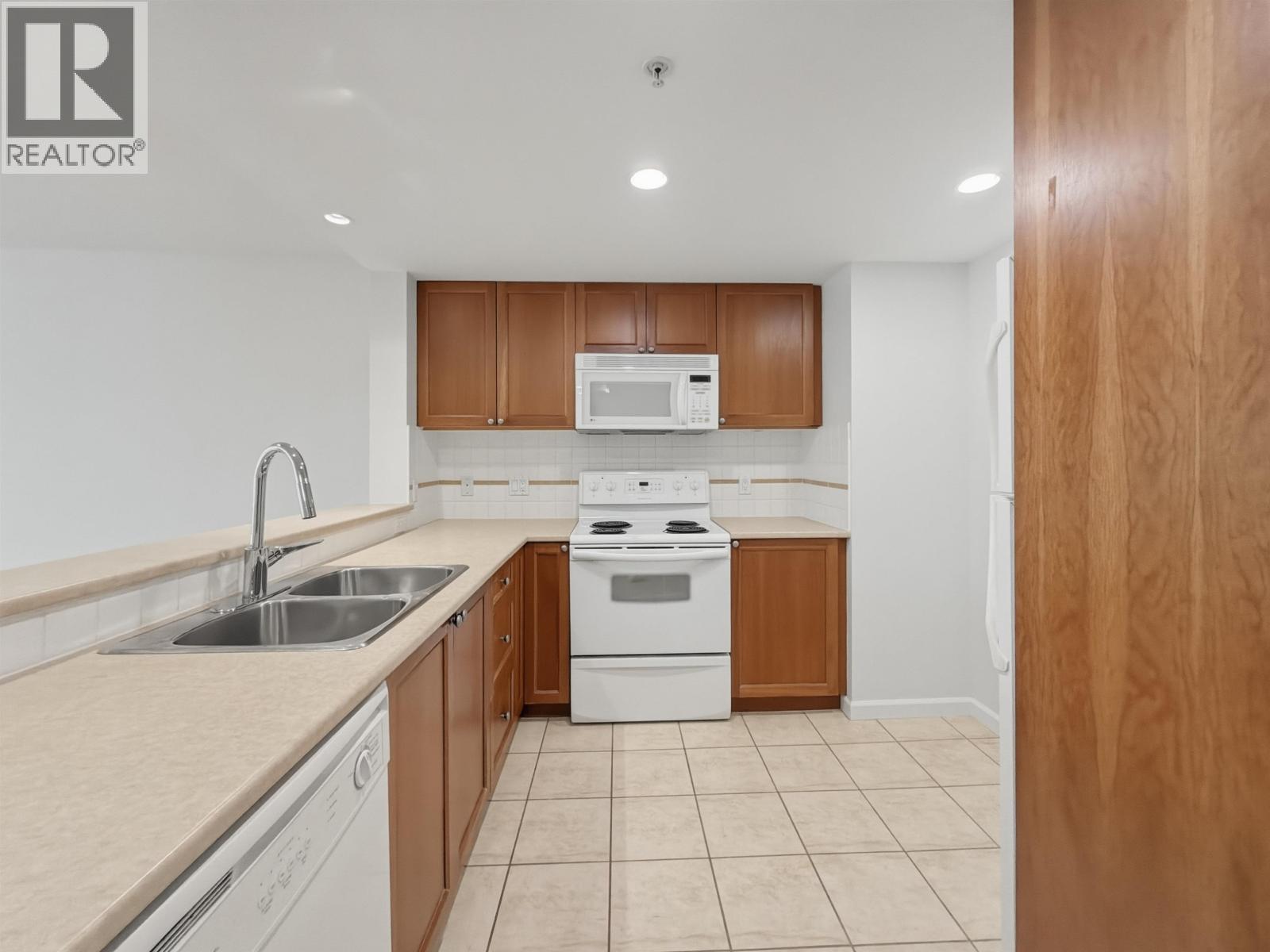 906 235 Guildford Way, Port Moody, British Columbia  V3H 5L8 - Photo 7 - R3113250