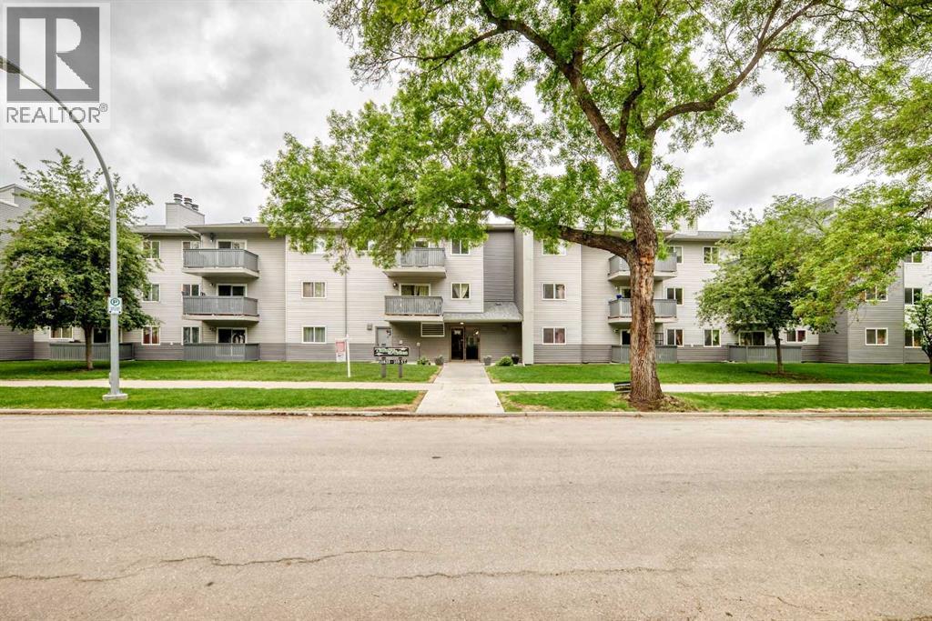 305, 10838 108 Street Nw, Edmonton, Alberta  T5H 3A6 - Photo 1 - A2318648