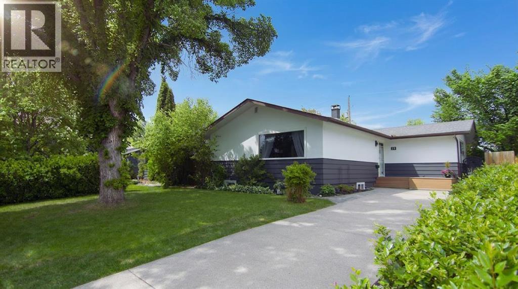 15 Hamlet Road SW, Calgary, Alberta  T2V 3C9 - Photo 1 - A2303794