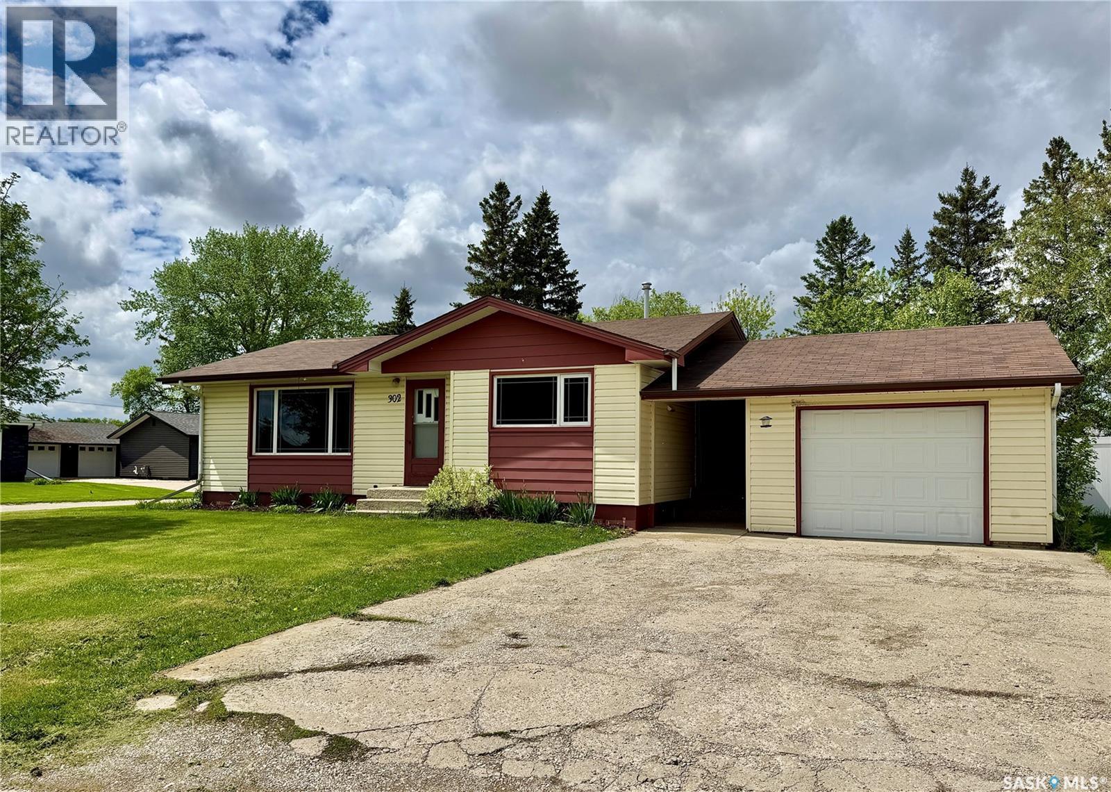302 Maple Bay, Langenburg, Saskatchewan  S0A 2A0 - Photo 31 - SK038682