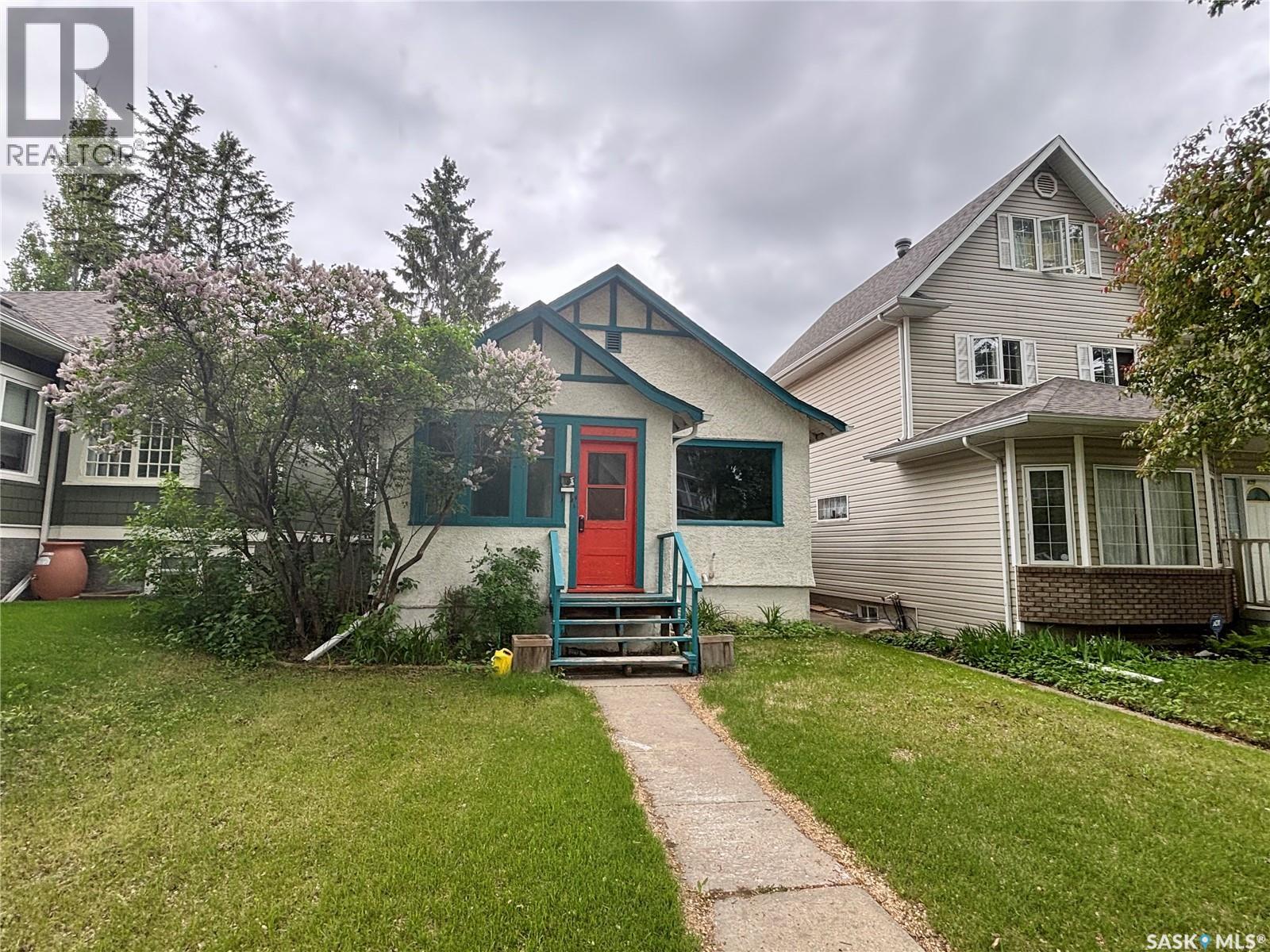 822 10th Street E, Saskatoon, Saskatchewan  S7H 0H3 - Photo 2 - SK038596