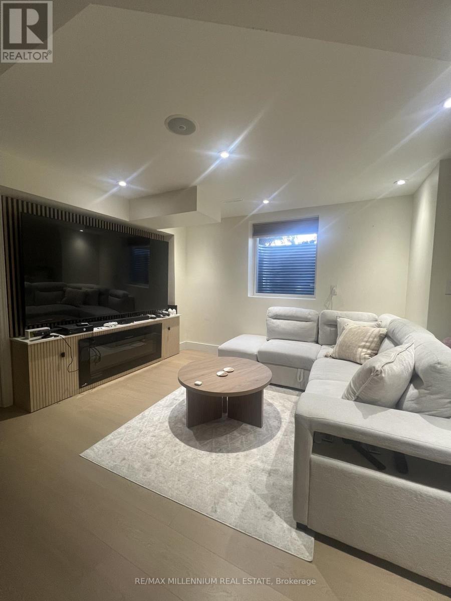 5988 Sidmouth Street, Mississauga, Ontario  L5V 2Z5 - Photo 10 - W13417448