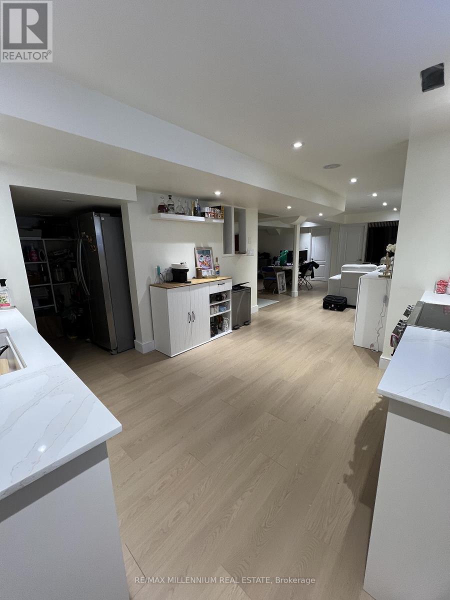 5988 Sidmouth Street, Mississauga, Ontario  L5V 2Z5 - Photo 13 - W13417448
