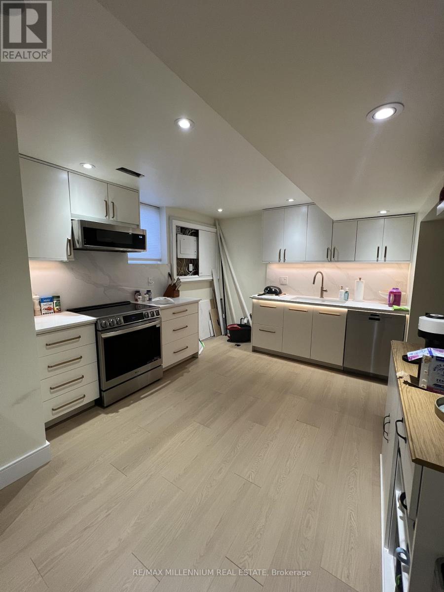 5988 Sidmouth Street, Mississauga, Ontario  L5V 2Z5 - Photo 14 - W13417448