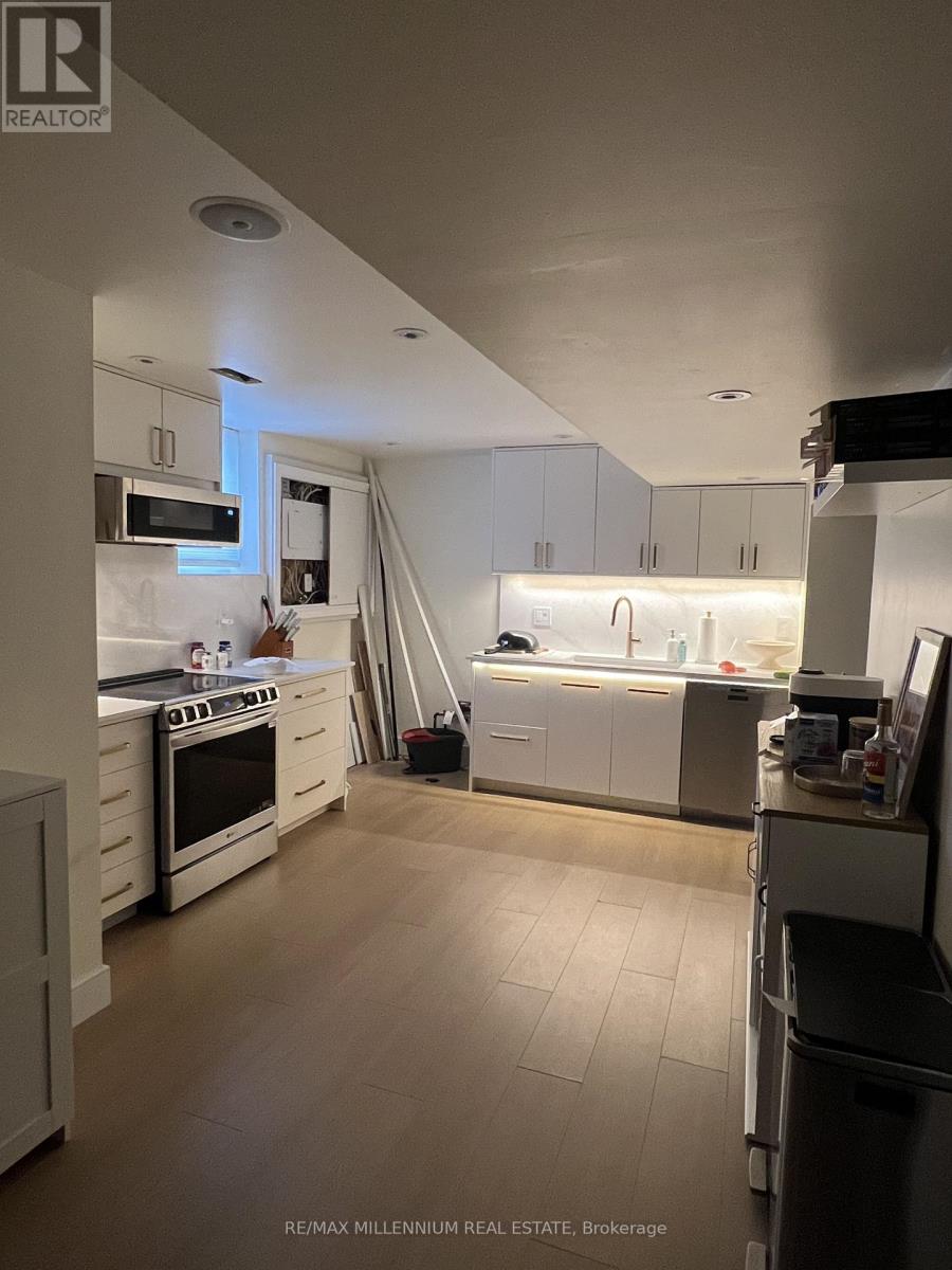 5988 Sidmouth Street, Mississauga, Ontario  L5V 2Z5 - Photo 15 - W13417448