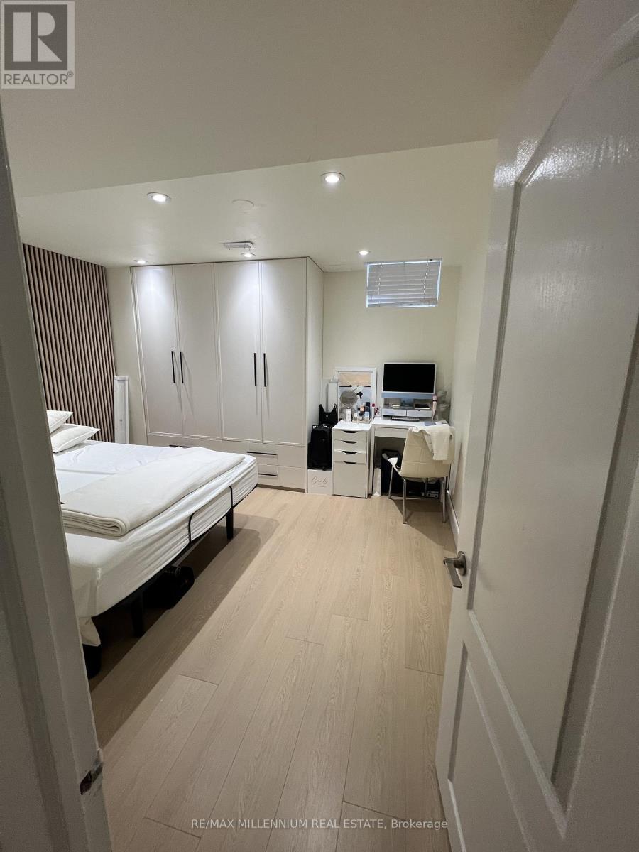 5988 Sidmouth Street, Mississauga, Ontario  L5V 2Z5 - Photo 16 - W13417448