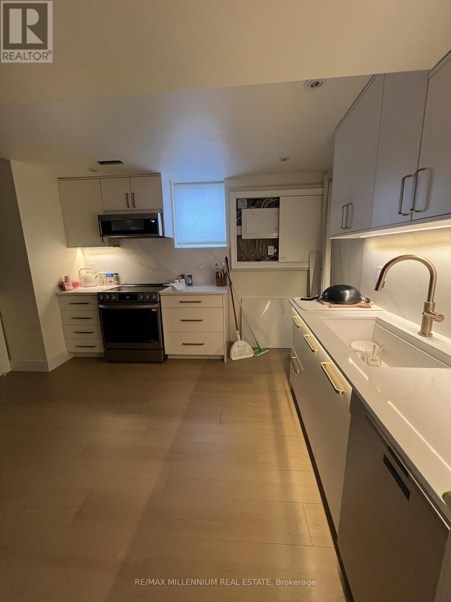 5988 Sidmouth Street, Mississauga, Ontario  L5V 2Z5 - Photo 17 - W13417448