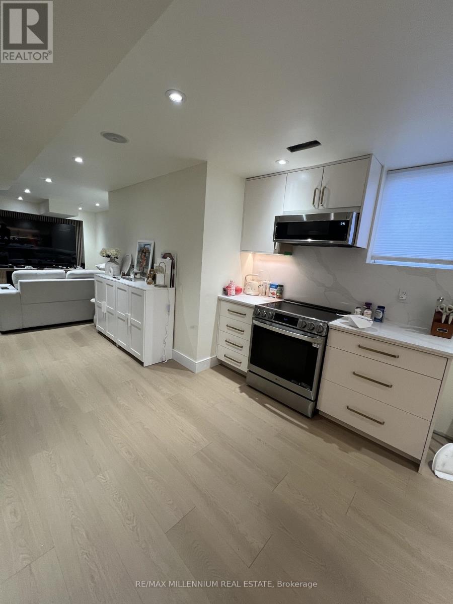 5988 Sidmouth Street, Mississauga, Ontario  L5V 2Z5 - Photo 18 - W13417448