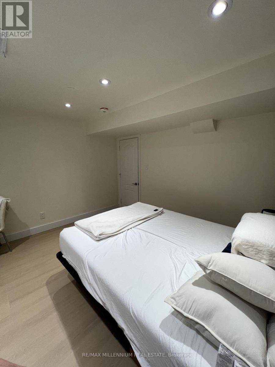 5988 Sidmouth Street, Mississauga, Ontario  L5V 2Z5 - Photo 24 - W13417448