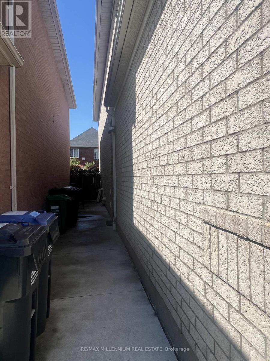 5988 Sidmouth Street, Mississauga, Ontario  L5V 2Z5 - Photo 31 - W13417448