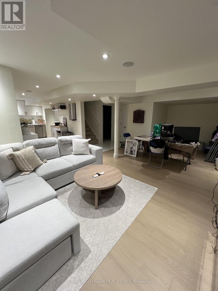 5988 Sidmouth Street, Mississauga, Ontario  L5V 2Z5 - Photo 8 - W13417448