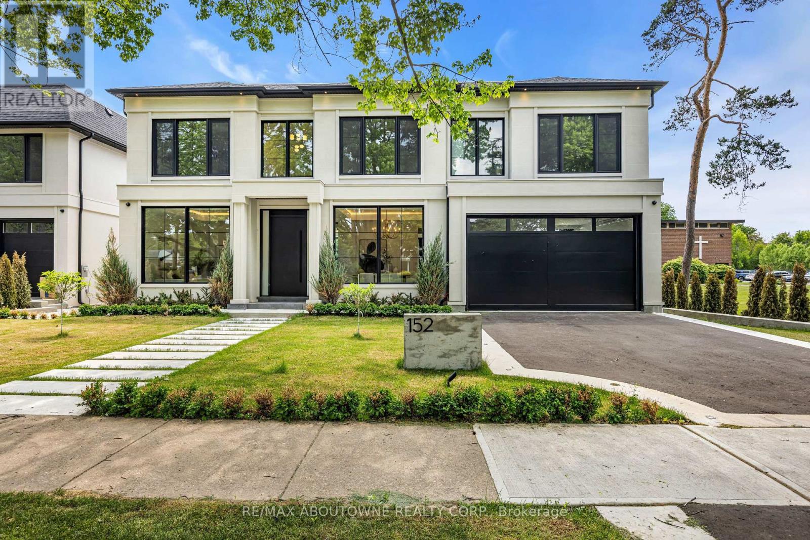 152 THIRD LINE E, Oakville, Ontario