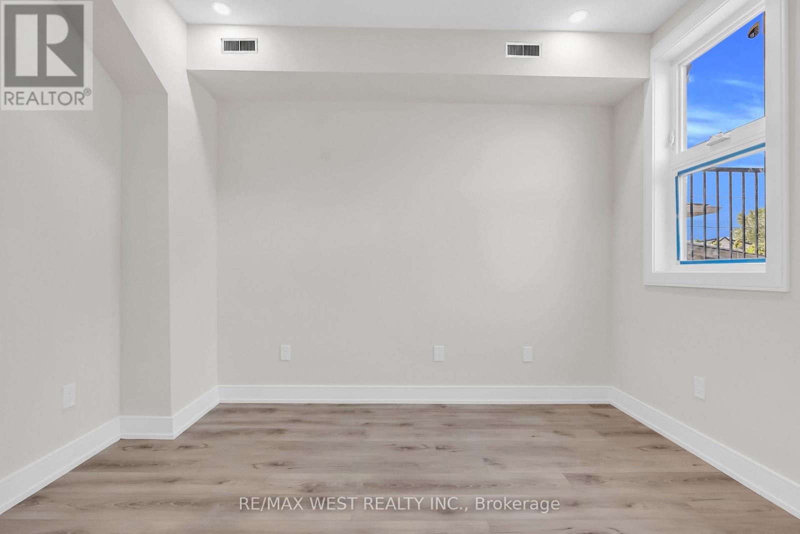 1 - 36 Park Road S, Oshawa, Ontario  L1J 4G8 - Photo 5 - E13415588