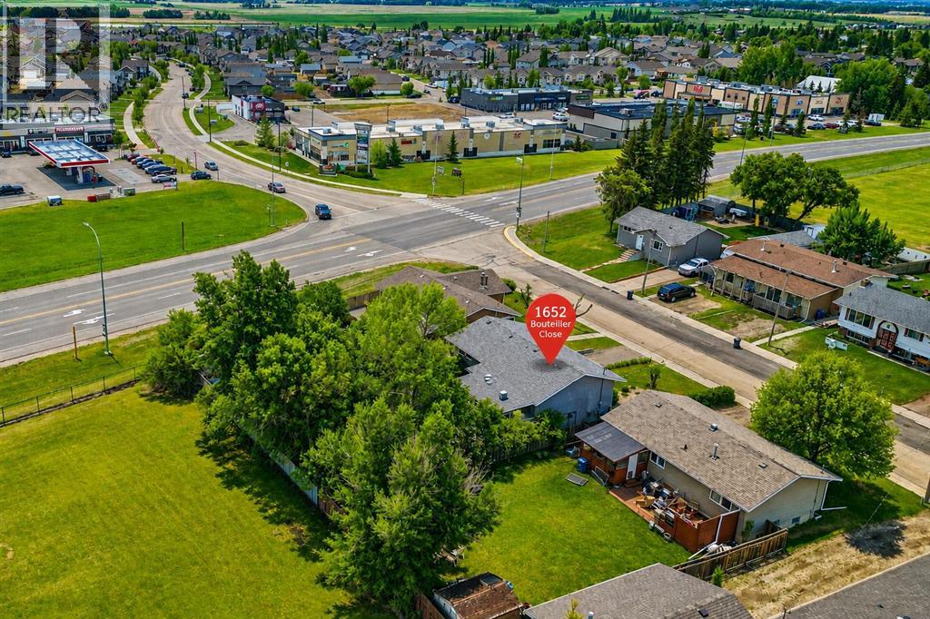 1652 Boutellier Close, Penhold, Alberta  T0M 1R0 - Photo 2 - A2318090