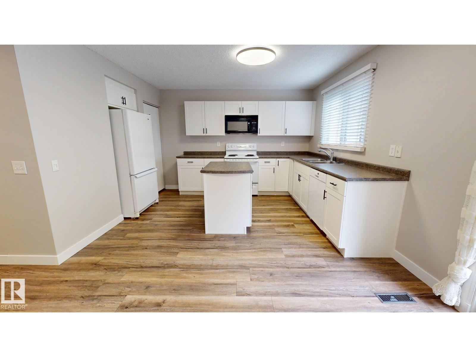 4301/4303 44 St, Beaumont, Alberta  T4X 1G2 - Photo 6 - E4492533
