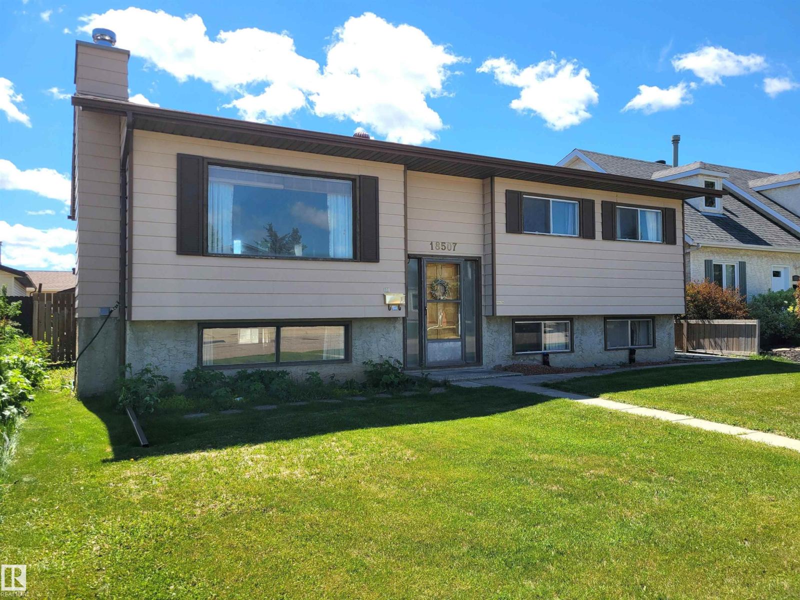 18507 98 AV NW, Edmonton, Alberta