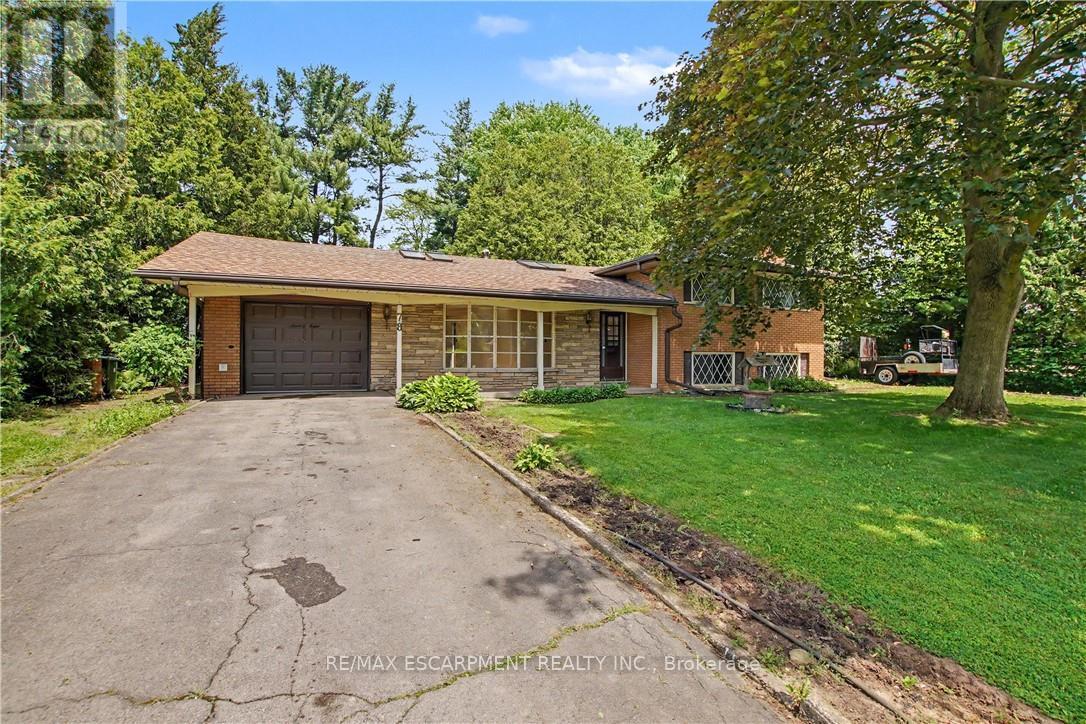 78 Christopher Drive, Hamilton, Ontario  L9B 1G8 - Photo 2 - X13417458
