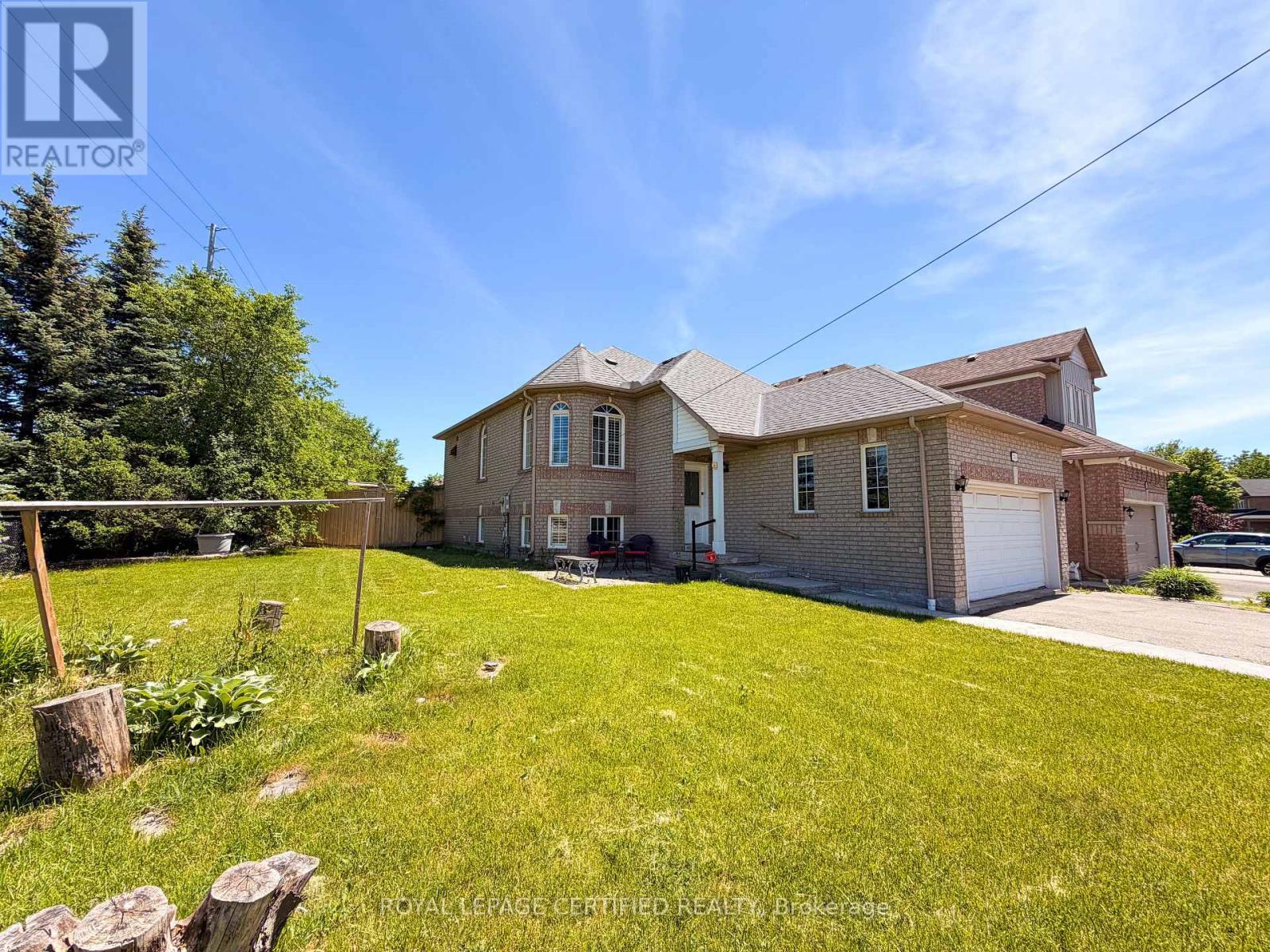 7349 Zinnia Place, Mississauga, Ontario  L5W 1K6 - Photo 3 - W13416110