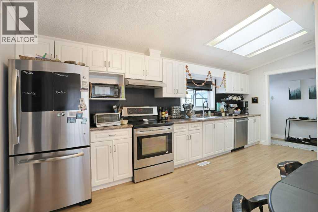 23 Meadowlake Gate E, Brooks, Alberta  T1R 1E9 - Photo 25 - A2317634