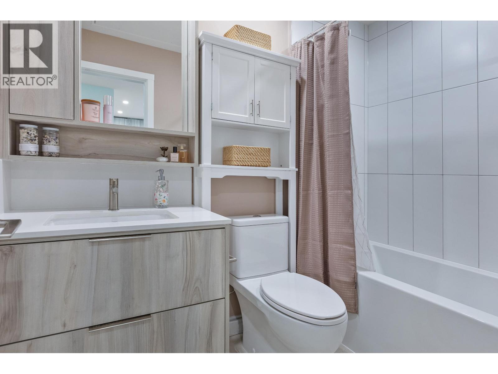 203 3596 Malsum Drive, North Vancouver, British Columbia  V7G 0B5 - Photo 13 - R3133674