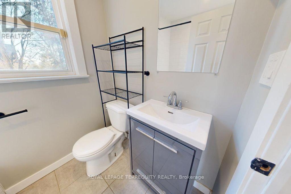 77 Glenburn Avenue, Toronto, Ontario  M4B 2X7 - Photo 14 - E13417524